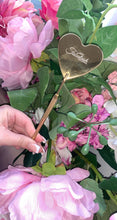 Load image into Gallery viewer, Love heart lash mirror